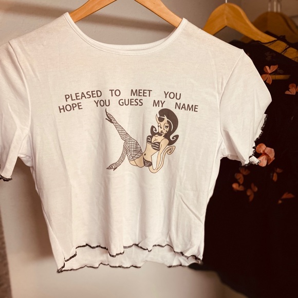 Vintage Tops - VTG cartoon crop top 🖤🖤🖤
